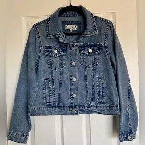 Francesca’s woman’s jean jacket. Size M. NWT